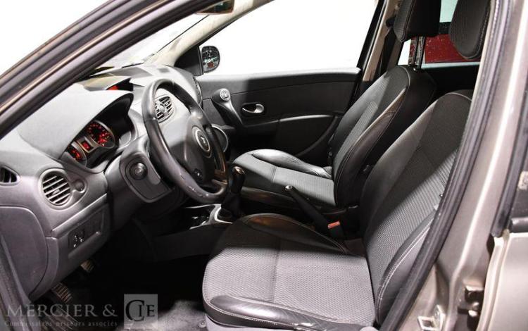 RENAULT CLIO ESTATE BEIGE AB-493-JC