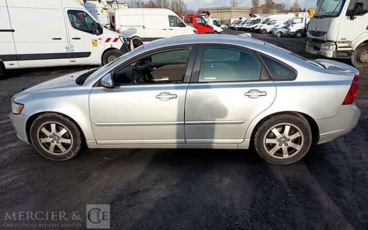 VOLVO S40 1,6 D 110 FEELING GRIS AD-064-DE
