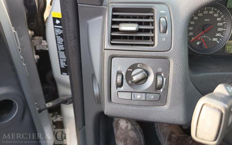 VOLVO S40 1,6 D 110 FEELING GRIS AD-064-DE