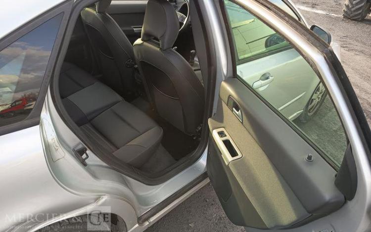 VOLVO S40 1,6 D 110 FEELING GRIS AD-064-DE