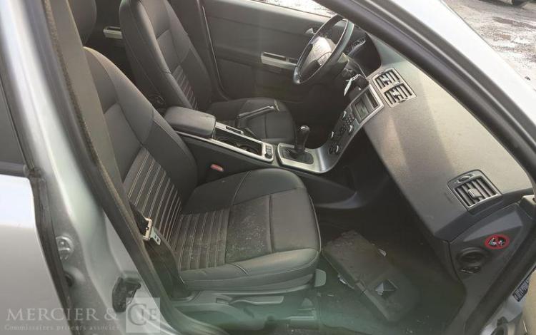 VOLVO S40 1,6 D 110 FEELING GRIS AD-064-DE