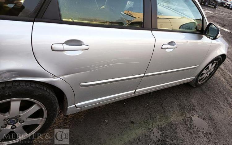 VOLVO S40 1,6 D 110 FEELING GRIS AD-064-DE