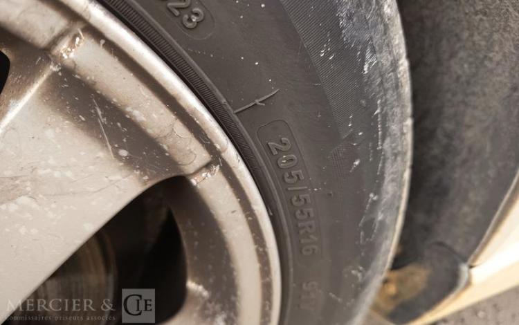 VOLVO S40 1,6 D 110 FEELING GRIS AD-064-DE