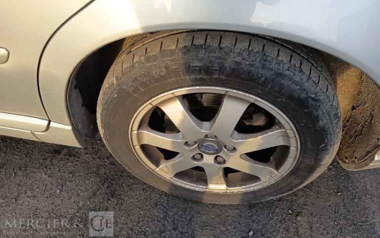 VOLVO S40 1,6 D 110 FEELING GRIS AD-064-DE