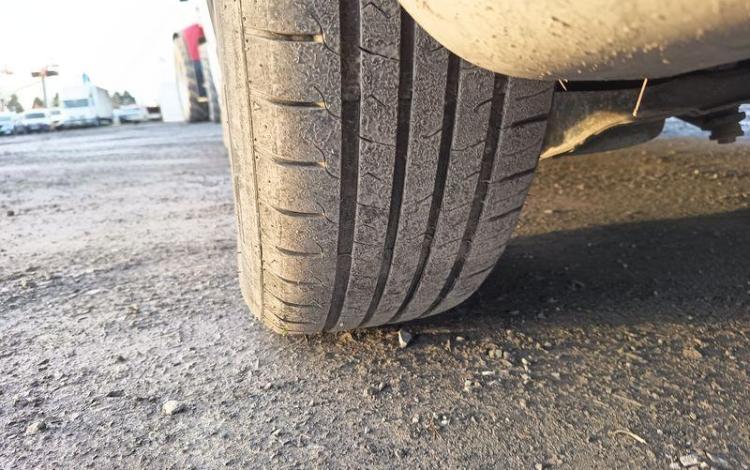 VOLVO S40 1,6 D 110 FEELING GRIS AD-064-DE