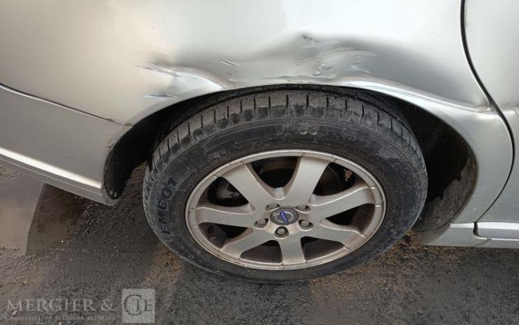 VOLVO S40 1,6 D 110 FEELING GRIS AD-064-DE