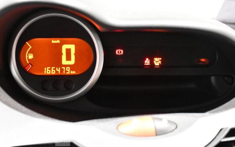 RENAULT TWINGO BLANC AF-409-XB