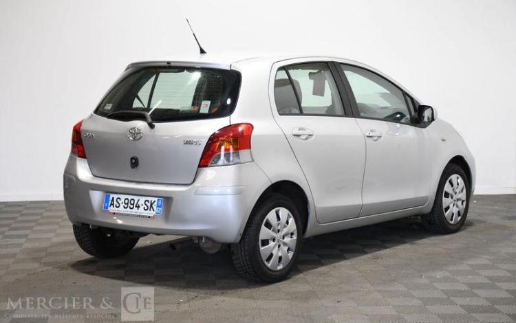TOYOTA YARIS GENERATION II PH 2 EVO 100CH VVT-i IN 5P GRIS AS-994-SK