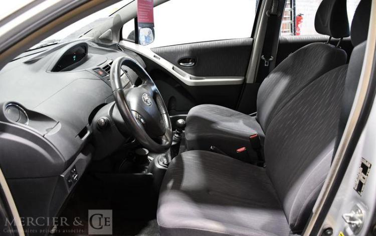 TOYOTA YARIS GENERATION II PH 2 EVO 100CH VVT-i IN 5P GRIS AS-994-SK