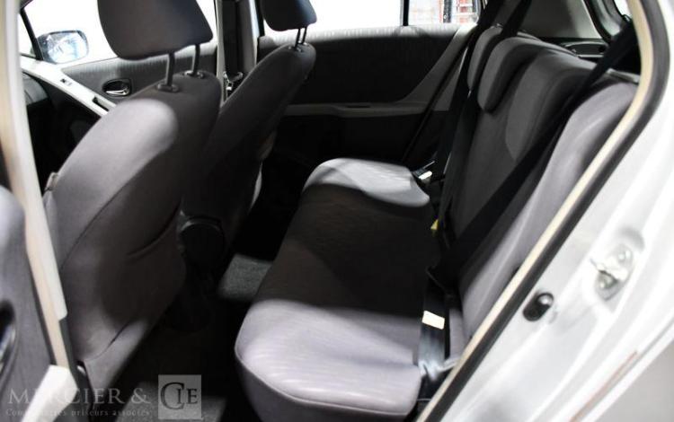 TOYOTA YARIS GENERATION II PH 2 EVO 100CH VVT-i IN 5P GRIS AS-994-SK