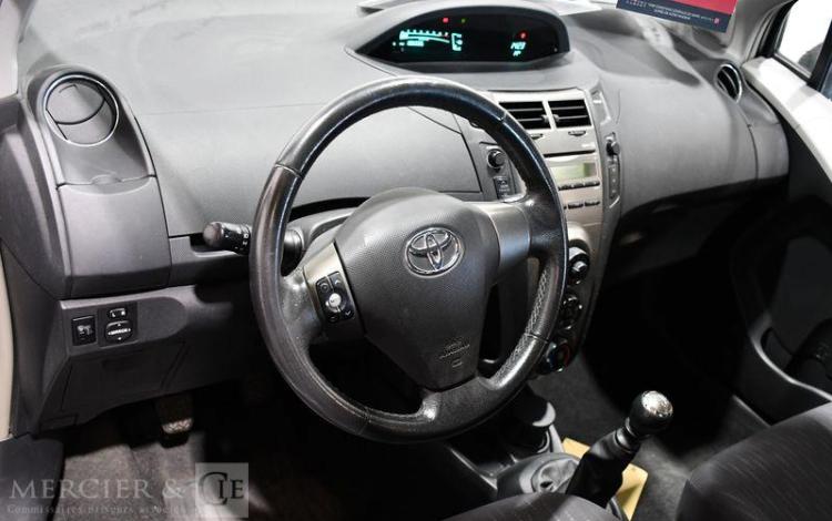 TOYOTA YARIS GENERATION II PH 2 EVO 100CH VVT-i IN 5P GRIS AS-994-SK