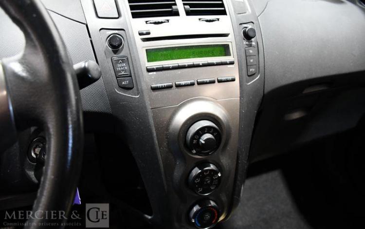 TOYOTA YARIS GENERATION II PH 2 EVO 100CH VVT-i IN 5P GRIS AS-994-SK