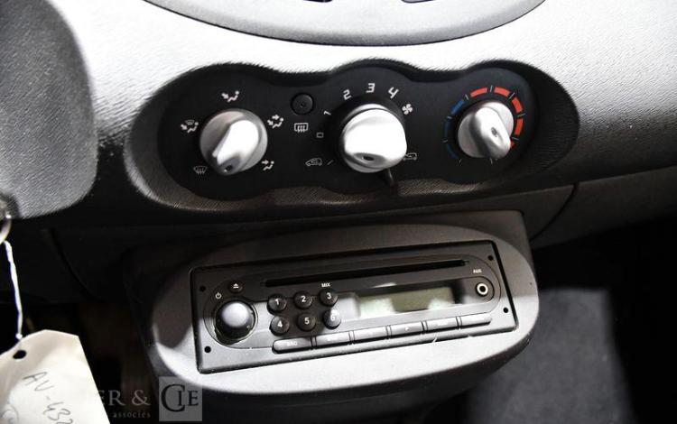 RENAULT TWINGO 1.5 DCI 65 AUTHENTIQUE BLANC AV-432-KJ