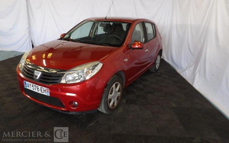 DACIA SANDERO 1,4 MPI GPL 75CH LAUREATE ROUGE AY-578-EH