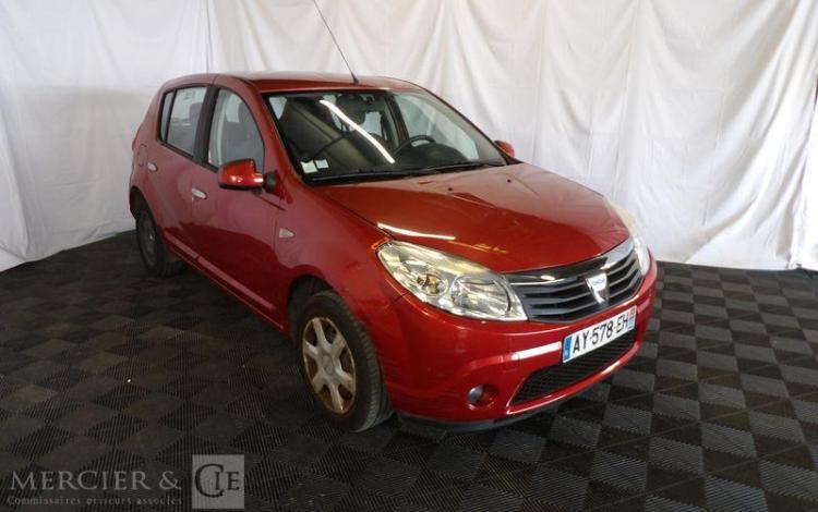 DACIA SANDERO 1,4 MPI GPL 75CH LAUREATE ROUGE AY-578-EH