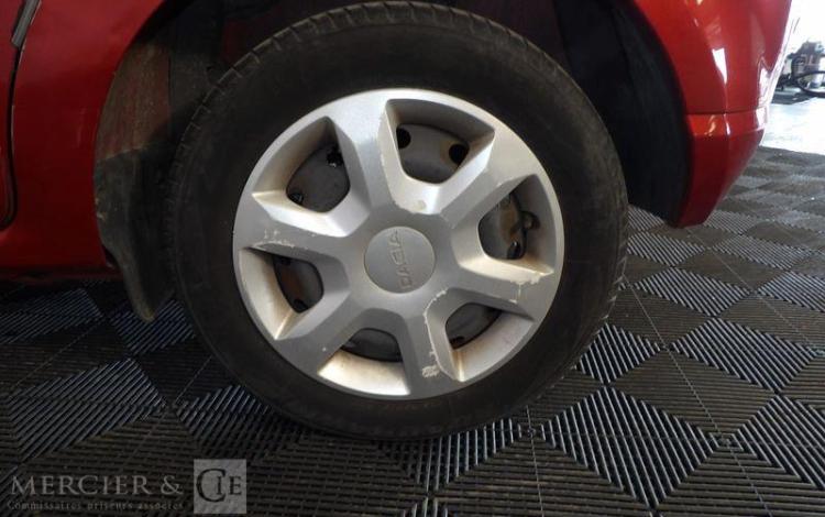 DACIA SANDERO 1,4 MPI GPL 75CH LAUREATE ROUGE AY-578-EH