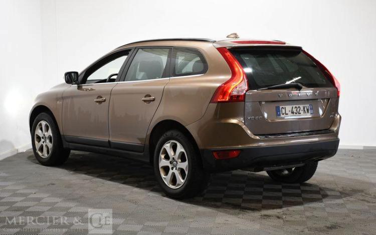 VOLVO XC60 2,4 D5 185 SUMMUM AWD GEARTRONIC BVA MARRON CL-432-KW