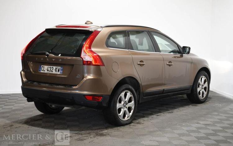 VOLVO XC60 2,4 D5 185 SUMMUM AWD GEARTRONIC BVA MARRON CL-432-KW