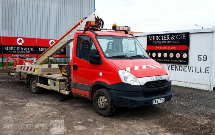 IVECO DAILY 35S11 AVEC NACELLE MULTITEL 160ALUDS 16M – DIESEL – 2337 H – ANNEE 2013 ROUGE CT-417-VS