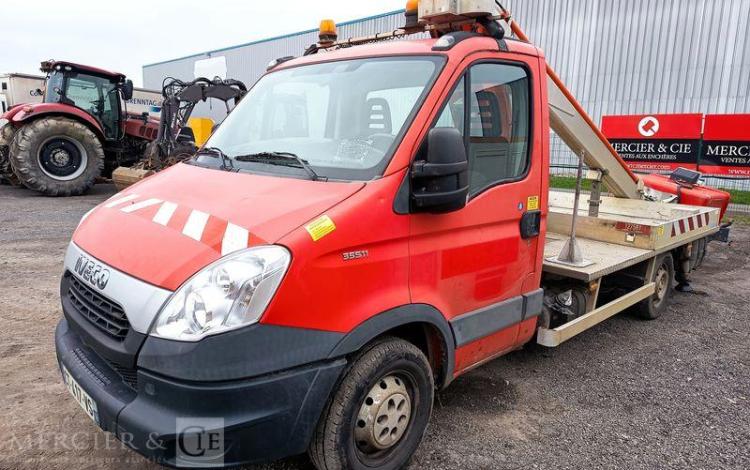IVECO DAILY 35S11 AVEC NACELLE MULTITEL 160ALUDS 16M – DIESEL – 2337 H – ANNEE 2013 ROUGE CT-417-VS