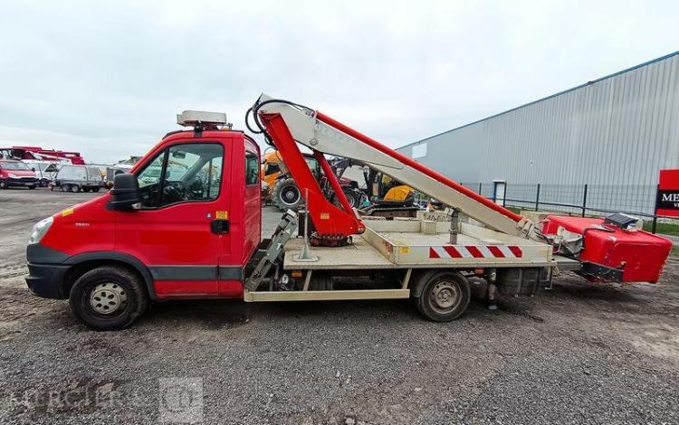 IVECO DAILY 35S11 AVEC NACELLE MULTITEL 160ALUDS 16M – DIESEL – 2337 H – ANNEE 2013 ROUGE CT-417-VS