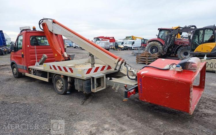 IVECO DAILY 35S11 AVEC NACELLE MULTITEL 160ALUDS 16M – DIESEL – 2337 H – ANNEE 2013 ROUGE CT-417-VS