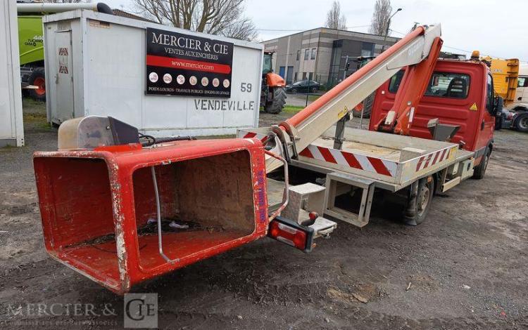 IVECO DAILY 35S11 AVEC NACELLE MULTITEL 160ALUDS 16M – DIESEL – 2337 H – ANNEE 2013 ROUGE CT-417-VS