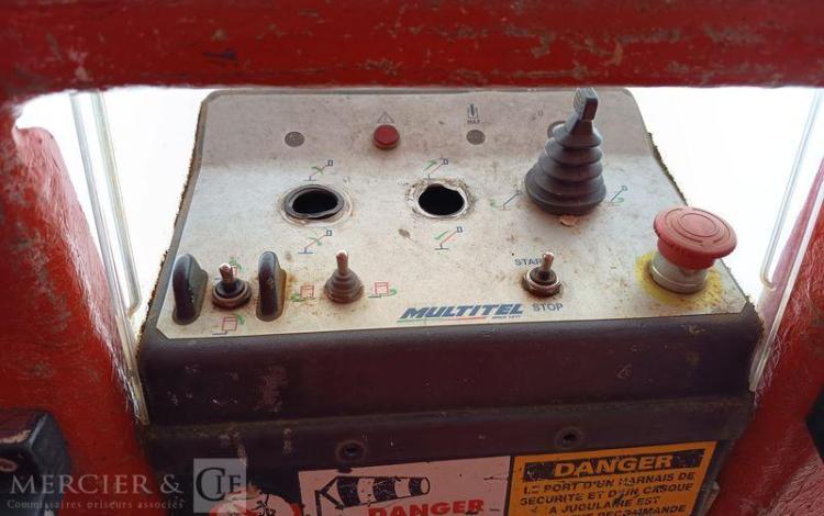 IVECO DAILY 35S11 AVEC NACELLE MULTITEL 160ALUDS 16M – DIESEL – 2337 H – ANNEE 2013 ROUGE CT-417-VS