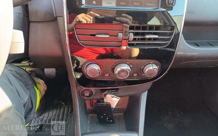 RENAULT CLIO IV 5 Portes 0.9 TCe 12V Energy eco2 S&S 90 cv – EQUIPEE GAZ – ANNEE 2013 BLANC DB-861-MH