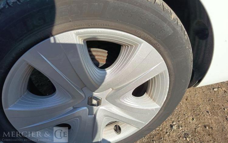 RENAULT CLIO IV 5 Portes 0.9 TCe 12V Energy eco2 S&S 90 cv – EQUIPEE GAZ – ANNEE 2013 BLANC DB-861-MH