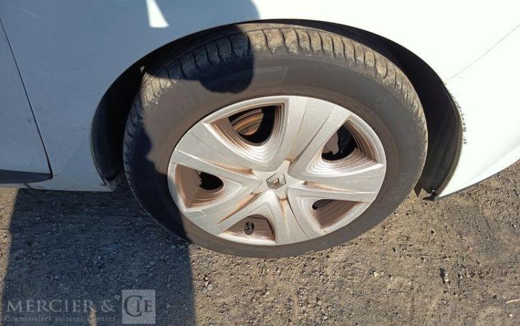 RENAULT CLIO IV 5 Portes 0.9 TCe 12V Energy eco2 S&S 90 cv – EQUIPEE GAZ – ANNEE 2013 BLANC DB-861-MH