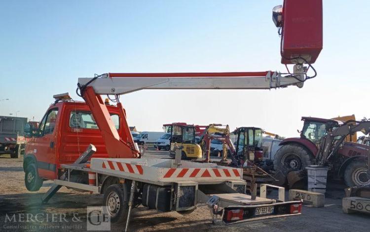 MULTITEL DAILY 35S11 AVEC NACELLE MULTITEL 160ALUDS 16M – DIESEL – ANNEE 2014 ROUGE DD-933-RG