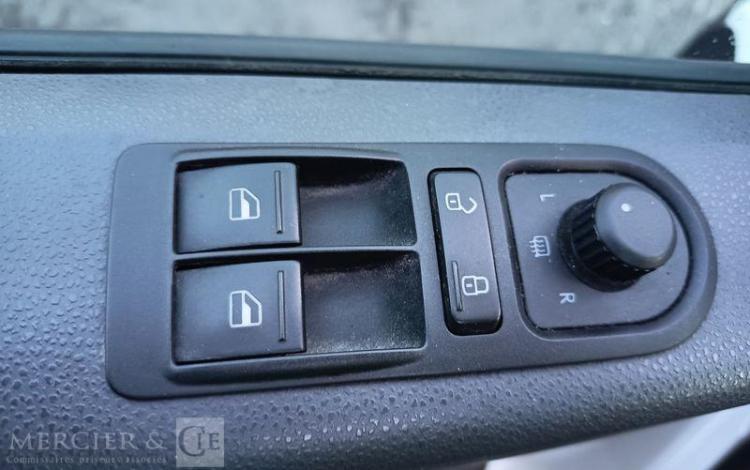 VOLKSWAGEN TRANSPORTER T5 PHASE 2 (7E) Fourgon 2.0 TDI- POUR PIECES SANS CG – PAS DE REGUL BLANC DD-957-ZT