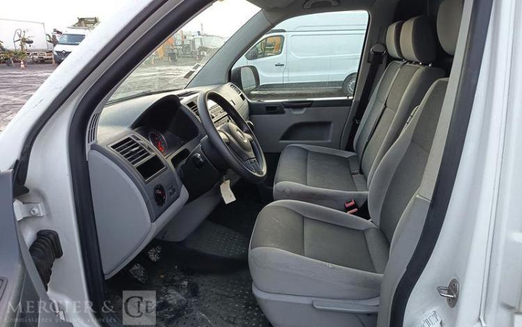 VOLKSWAGEN TRANSPORTER T5 PHASE 2 (7E) Fourgon 2.0 TDI- POUR PIECES SANS CG – PAS DE REGUL BLANC DD-957-ZT