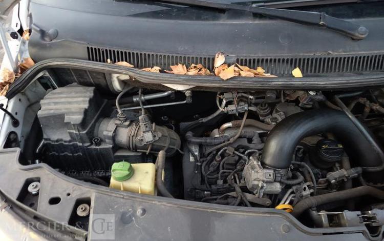 VOLKSWAGEN TRANSPORTER T5 PHASE 2 (7E) Fourgon 2.0 TDI- POUR PIECES SANS CG – PAS DE REGUL BLANC DD-957-ZT