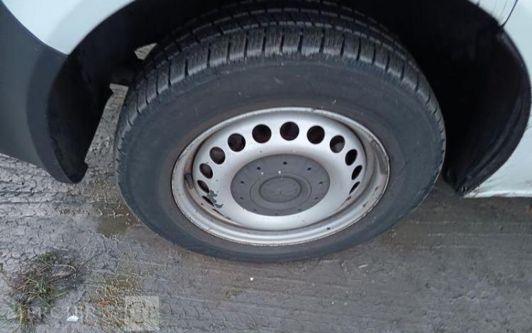 VOLKSWAGEN TRANSPORTER T5 PHASE 2 (7E) Fourgon 2.0 TDI- POUR PIECES SANS CG – PAS DE REGUL BLANC DD-957-ZT