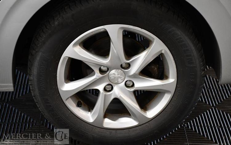 PEUGEOT 208 1.6 E-HDI 90CH STYLE GRIS DH-451-ZS