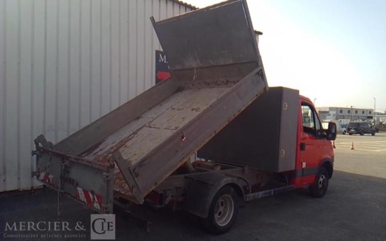 IVECO 35C13 BENNE SIMPLE CABINE COFFRE ROUGE DH-452-PK