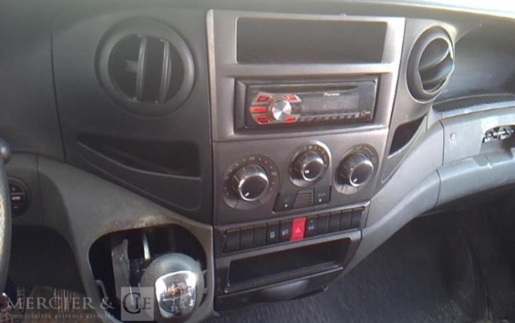 IVECO 35C13 BENNE SIMPLE CABINE COFFRE ROUGE DH-452-PK