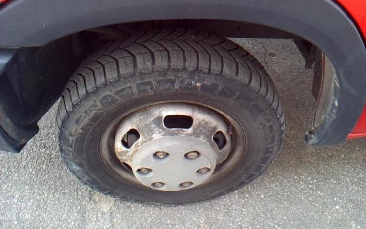 IVECO 35C13 BENNE SIMPLE CABINE COFFRE ROUGE DH-452-PK