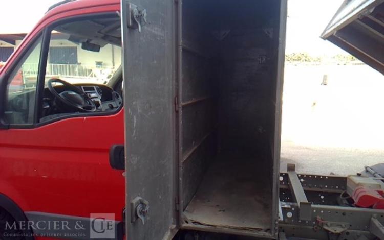 IVECO 35C13 BENNE SIMPLE CABINE COFFRE ROUGE DH-452-PK