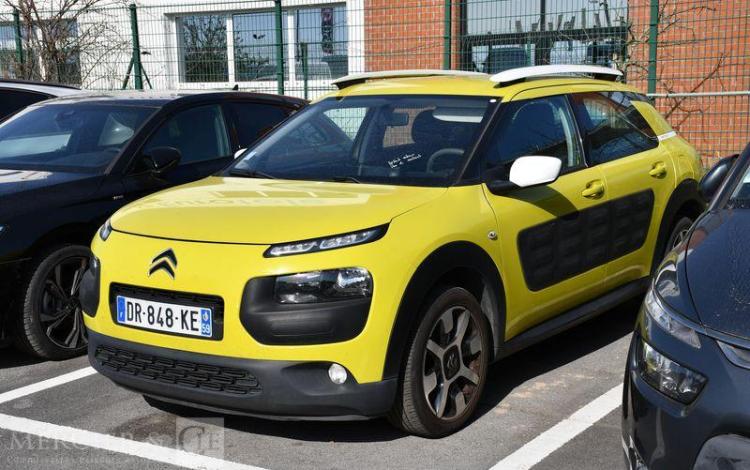 CITROEN C4 CACTUS 1,2 PURETECH 80 SHINE VERT DR-848-KE