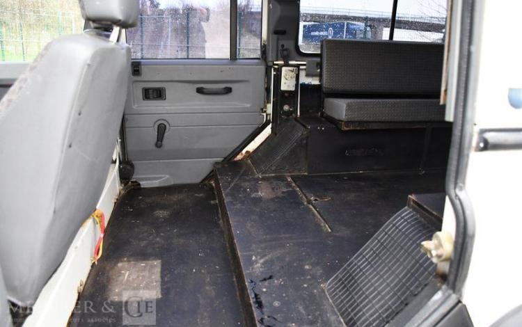 LAND ROVER DEFENDER 110 2,5 TD5 122 BLANC DS563