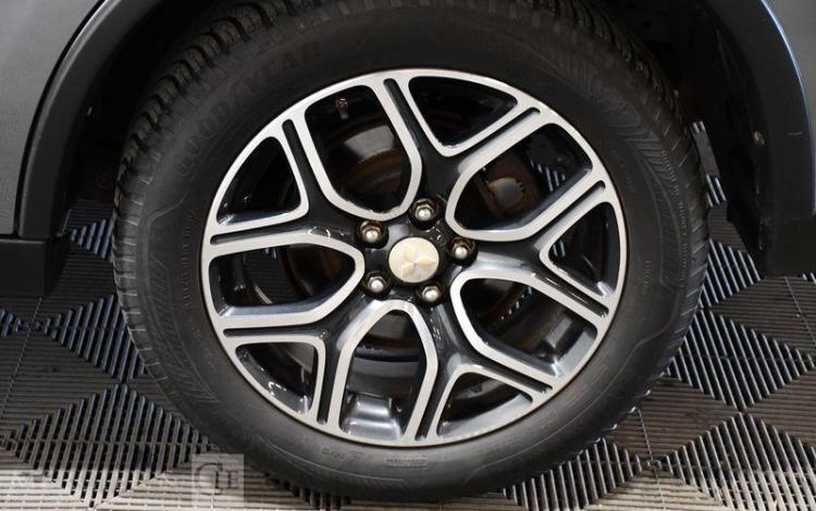 MITSUBISHI OUTLANDER 2.2 DID 150 INTENSE NAVI 4WD GRIS DW-933-PM