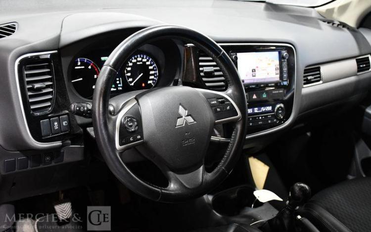 MITSUBISHI OUTLANDER 2.2 DID 150 INTENSE NAVI 4WD GRIS DW-933-PM