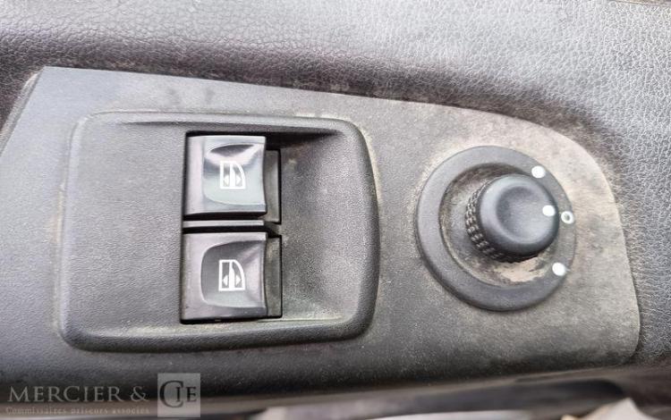 RENAULT TRAFIC  DY-952-SG