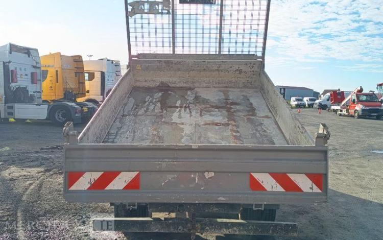 IVECO DAILY 35C13 BENNE AVEC COFFRE ACIER DIESEL – 171620 KMS – ANNEE 2016 ROUGE EB-651-DA