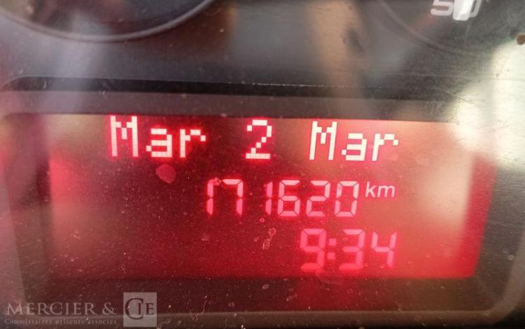 IVECO DAILY 35C13 BENNE AVEC COFFRE ACIER DIESEL – 171620 KMS – ANNEE 2016 ROUGE EB-651-DA