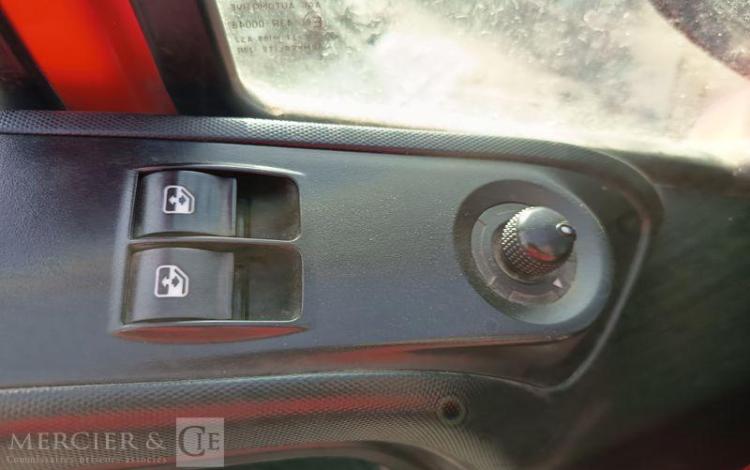 IVECO DAILY 35C13 BENNE AVEC COFFRE ACIER DIESEL – 171620 KMS – ANNEE 2016 ROUGE EB-651-DA