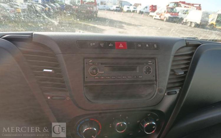 IVECO DAILY 35C13 BENNE AVEC COFFRE ACIER DIESEL – 171620 KMS – ANNEE 2016 ROUGE EB-651-DA